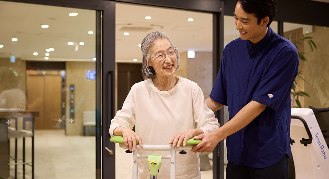 お一人おひとりに合った様々なリハビリプログラム - チャームプレミア 田園調布 | 東京都世田谷区の介護付有料老人ホーム(介護施設)