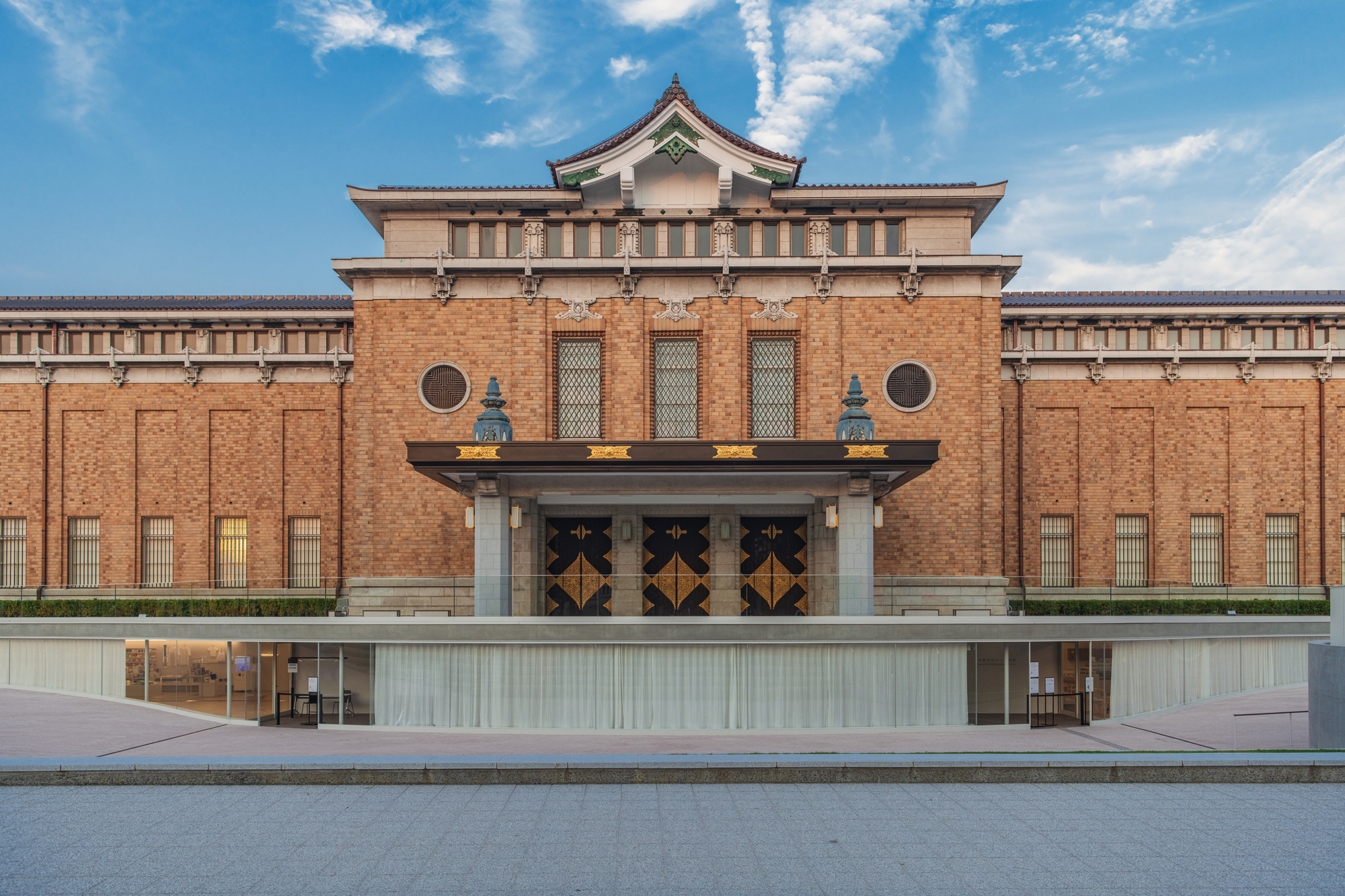 京都市京セラ美術館 - チャームプレミア 京都烏丸六角 | 京都府京都市東山区の介護付有料老人ホーム（介護施設）