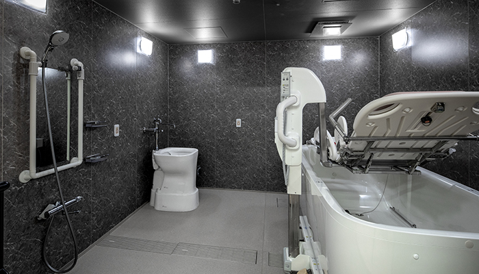 ご入浴を楽しんでいただくために - チャームプレミア 京都岡崎 | 京都府京都市東山区の介護付有料老人ホーム（介護施設）